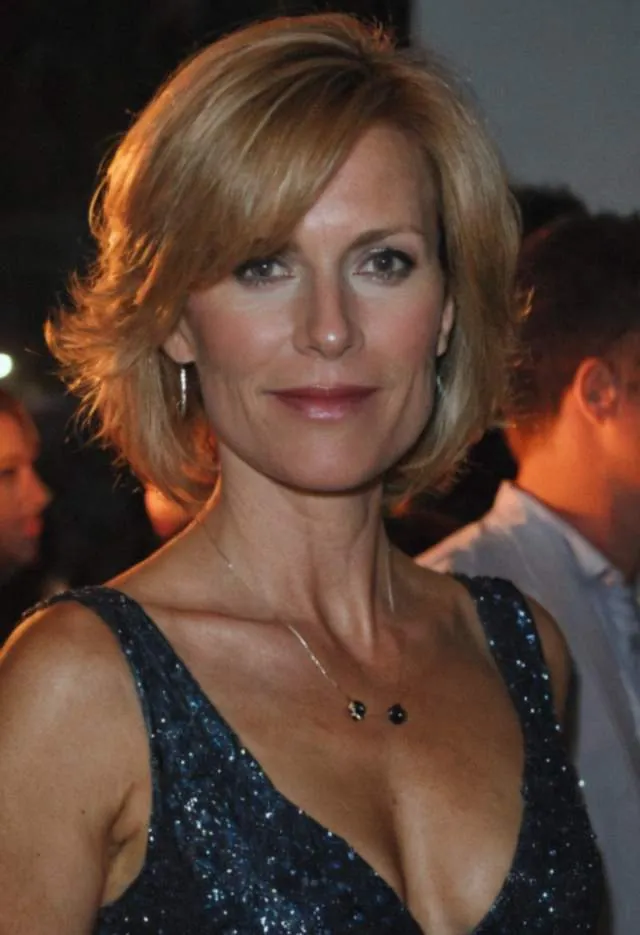 Ewa, 52
